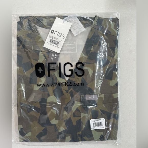 FIGS Catarina FreeX One Pocket Scrub Top BRAND NEW Camo Martini Olive Size XS - Picture 6 of 7